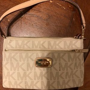 Michael Kors wristlet White signature, never used
